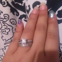 ignoren mis uñas, amo mi anillo el de abajo es el de promesa :)