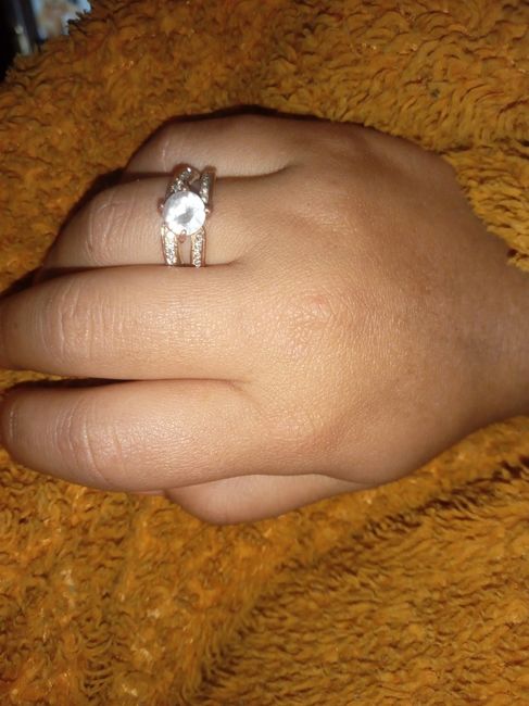 Post para enseñar tu hermoso anillo de compromiso jijiji 💍 10