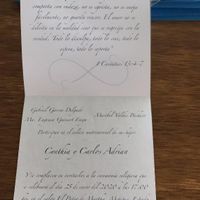 Este papel será blanco texturizado y lleva una marca de agua muy tenue en rosa ya que nuestros color