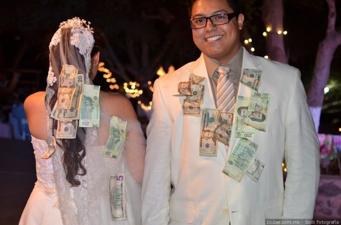 Menciona una tradición mexicana en la fiesta 1