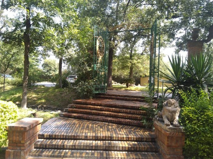 La entrada a los jardines
