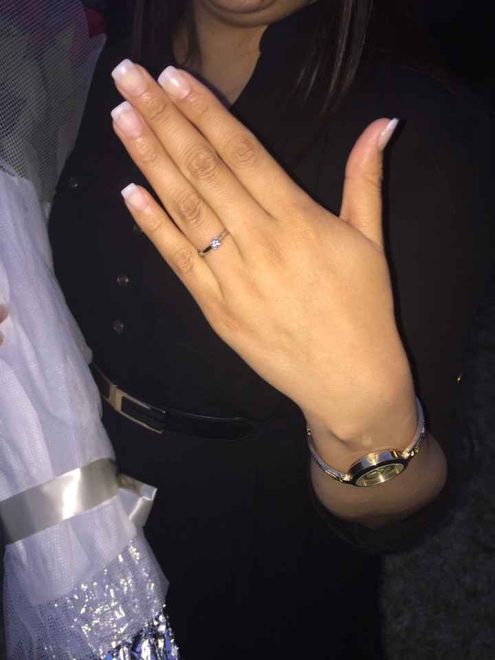 Cuál fue la primera foto con su anillo? y a quien se la enviaron?? - 1