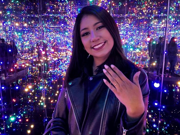 📸 Publica una foto mostrando su anillo de compromiso o alianza de boda - 1