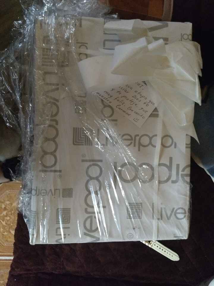  Nuestro primer regalo de 💒 - 1