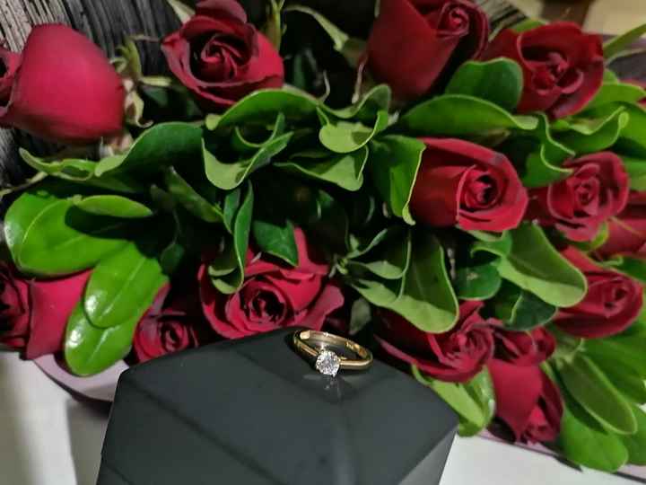 📸 Publica una foto mostrando su anillo de compromiso o alianza de boda - 2