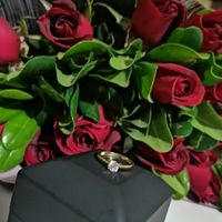 📸 Publica una foto mostrando su anillo de compromiso o alianza de boda - 2