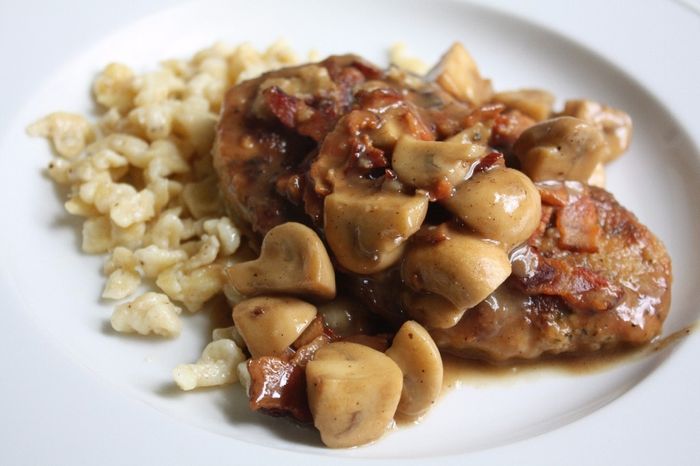 SpÄtzle con Schnitzel 