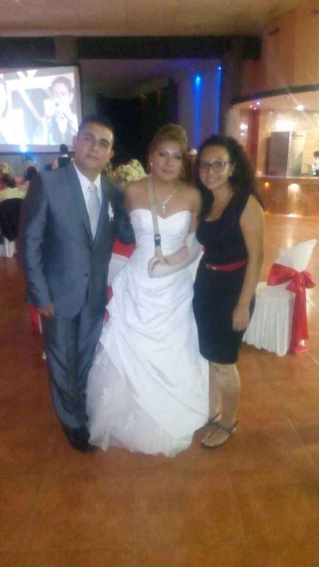 el dia de la boda con los novios