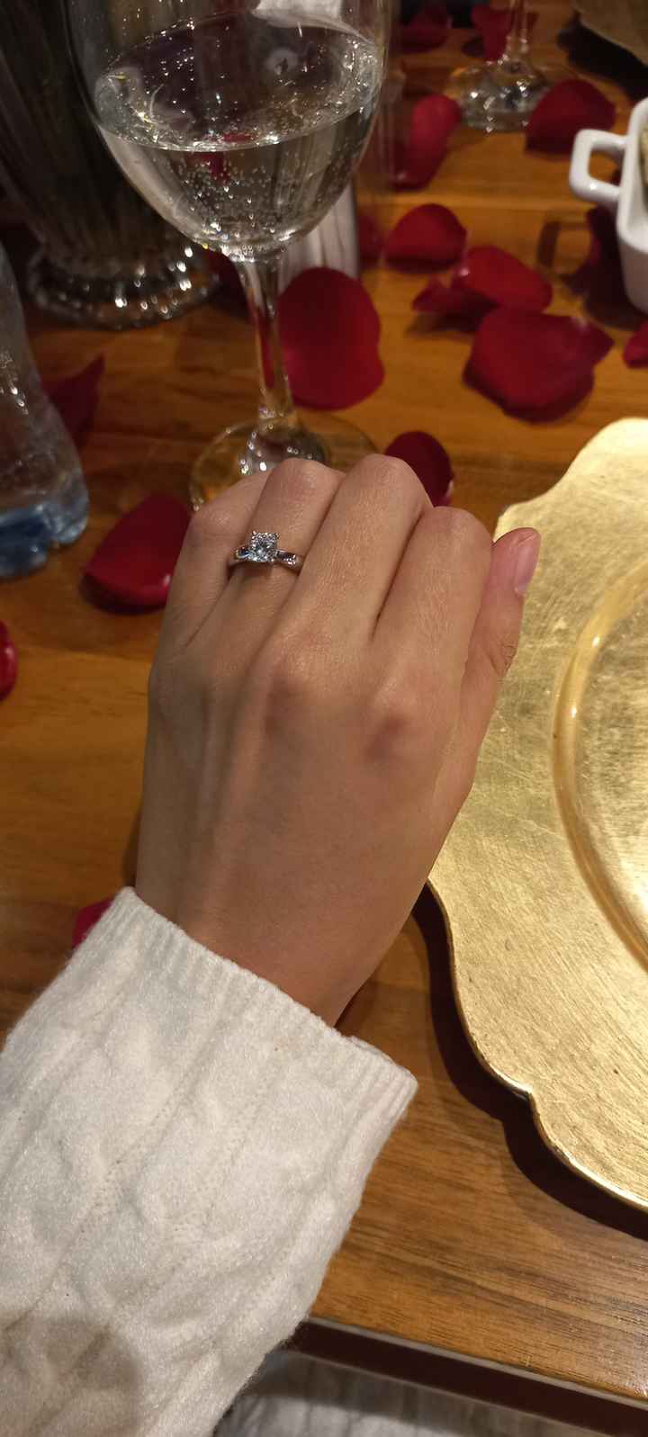 ¡Enséñanos el anillo de compromiso! 💍 - 1