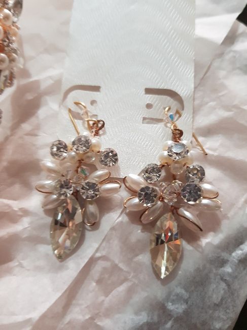 Mi tocado y mis aretes con color oro rosa - 2