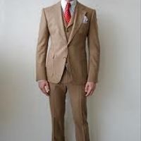 traje..