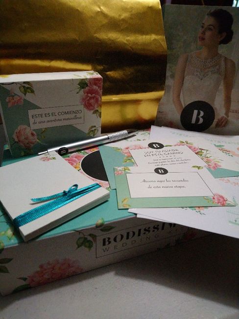 Tarjetas, sobres, agenda y unas notitas