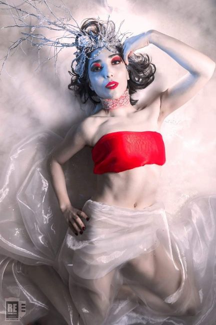 O temáticas de fantasía, es un poco de todo, makeup, vestuario, diseño post y un montón de manos que