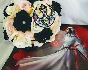 Pensaba si las flores fueran totalmente lisas ponerle los logos parecidos