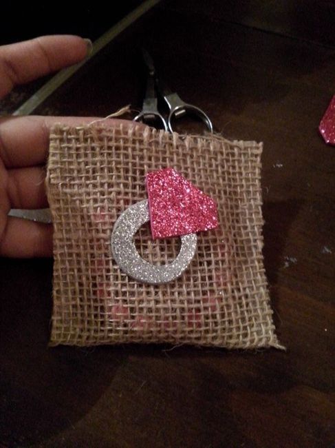 el costalito con la pulcera adrentro