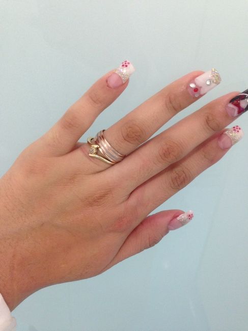 MIS UÑAS Y ANIILLO DE CASADA