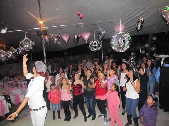 lanzando el ramo