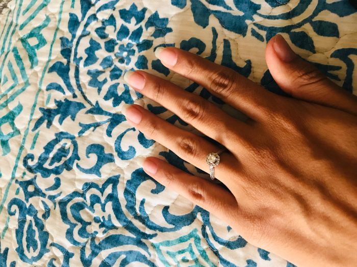 Mano lista para anillo de compromiso? 1