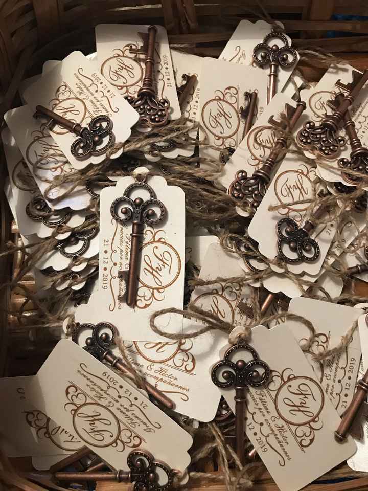 Detalles a los invitados en la mesa - 1