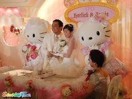 hello kitty!!
