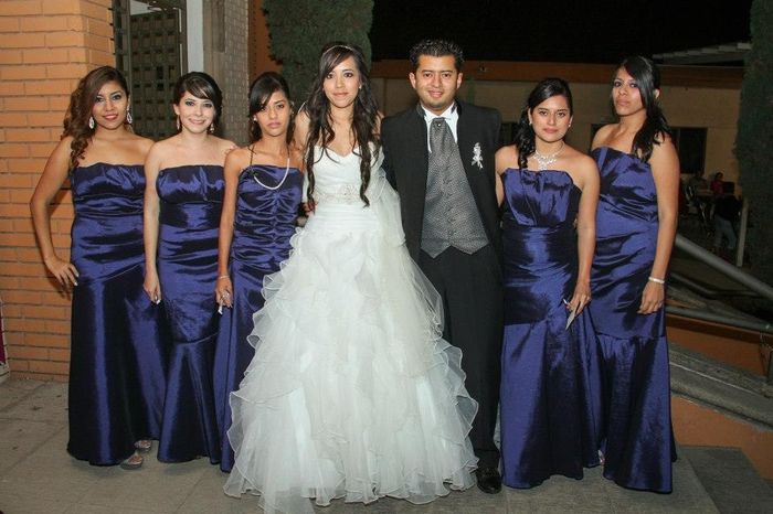 damas en azul rey
