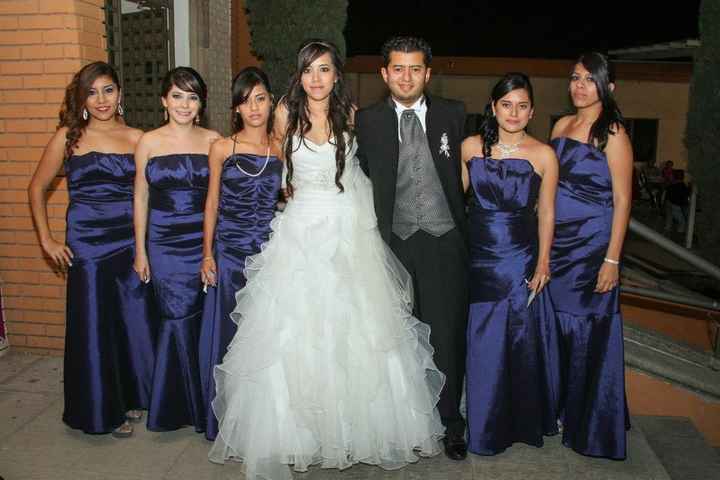 damas en azul rey