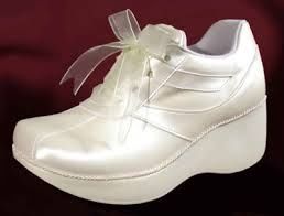 Otro pequeño avance, y cómodo!. mis tenis de novia!. - 1