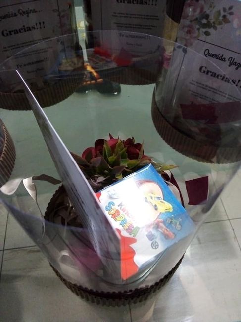 caja con botonier para los pajes