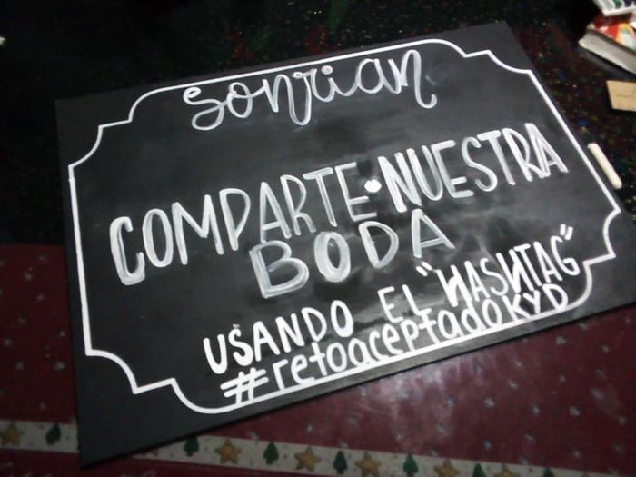 sin iconos de redes sociales, ni florituras