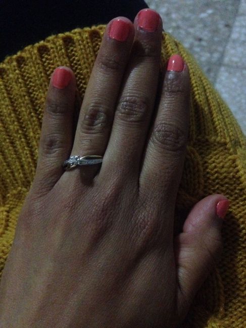  ¡Presuman sus anillos con su manicure favorito! - 1