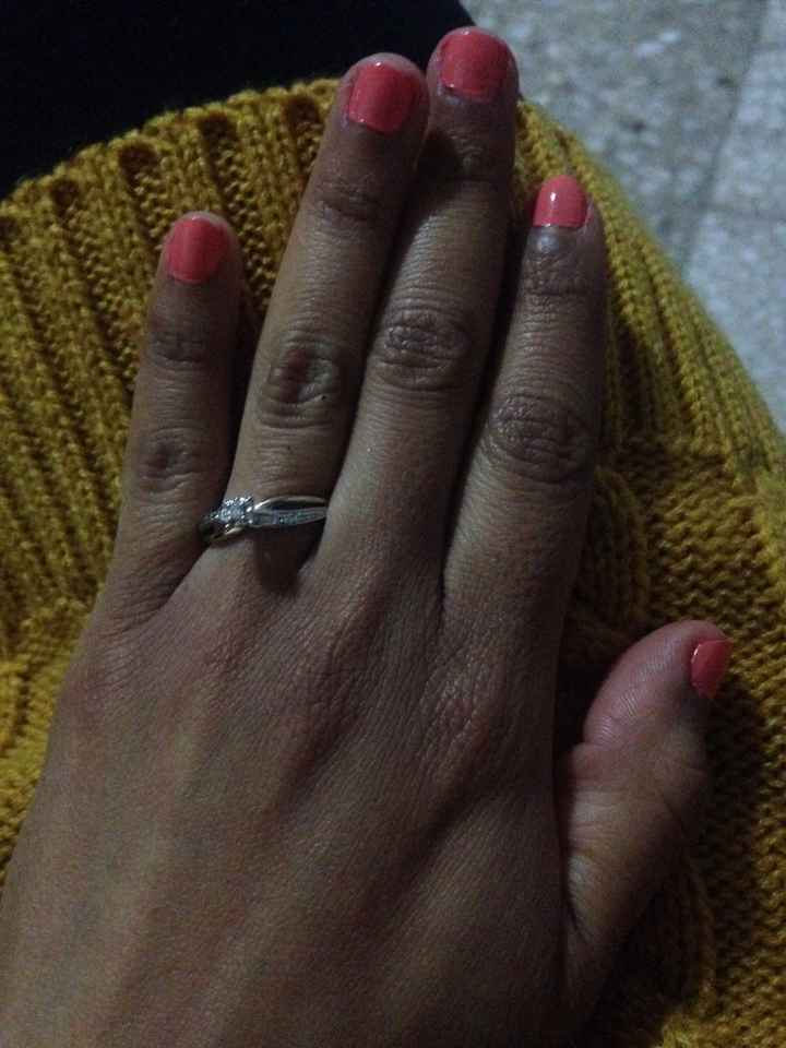  ¡Presuman sus anillos con su manicure favorito! - 1