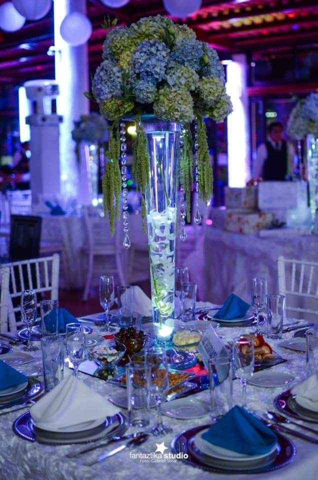 Centros de mesa con toque azul - 3