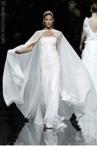 Vestidos... ¿con capa? - 9