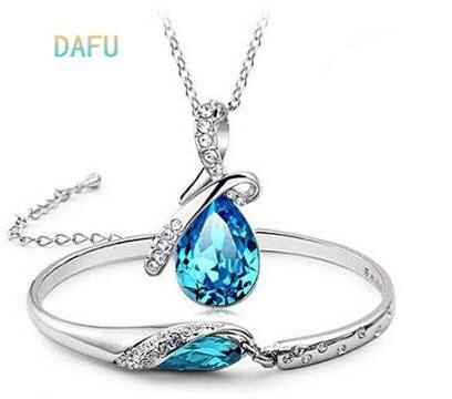 "algo azul" ¿en el collar? - 5