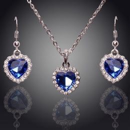 "algo azul" ¿en el collar? - 1