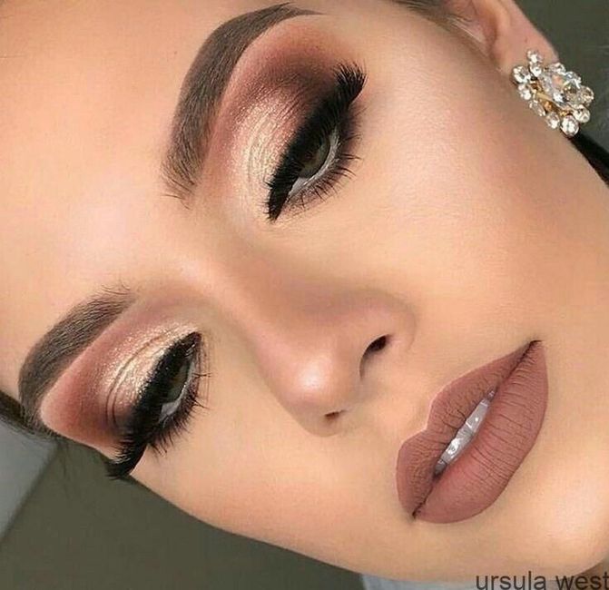 Momento de elegir maquillaje...💄 4