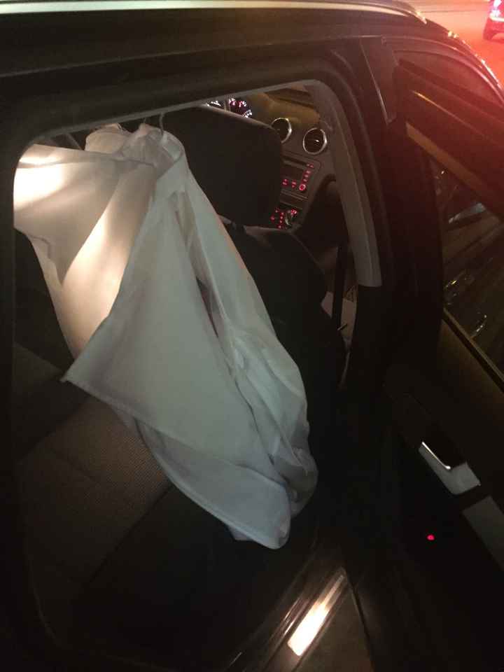 Con el vestido en la cajuela !!! - 1