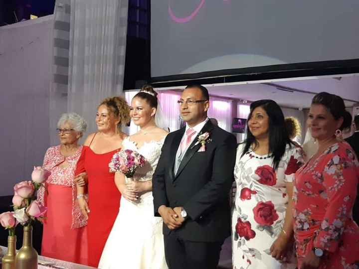 Justo despues de nuestras firmas y la de testigos, de mi lado se encuentra mi mami y mi abuelita y d