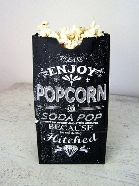 en la mesa de postres no faltaran las palomitas qe a mi me encantan