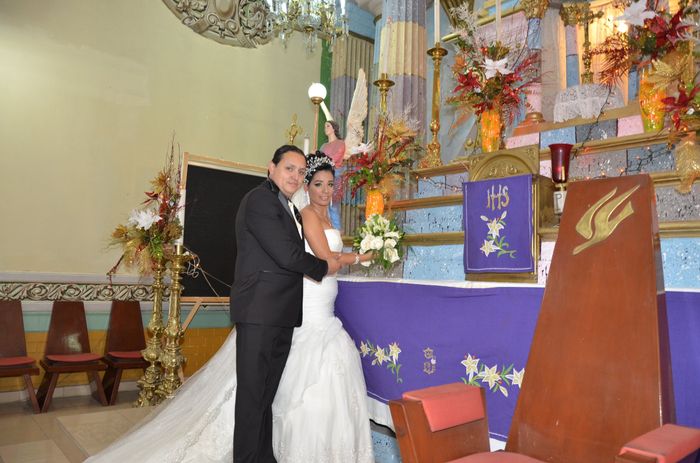 entregando el ramo
