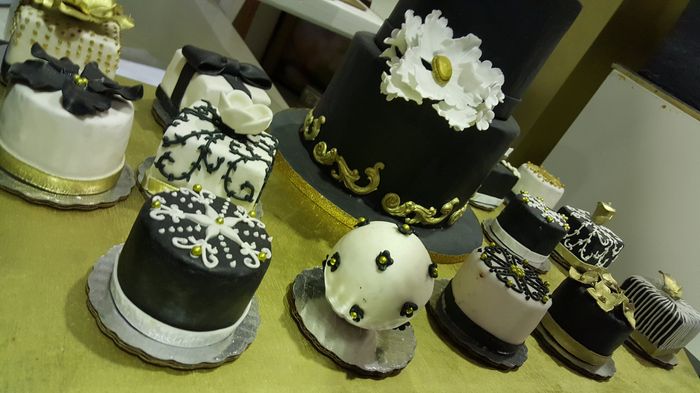 Pasteles con decoración en negro 1