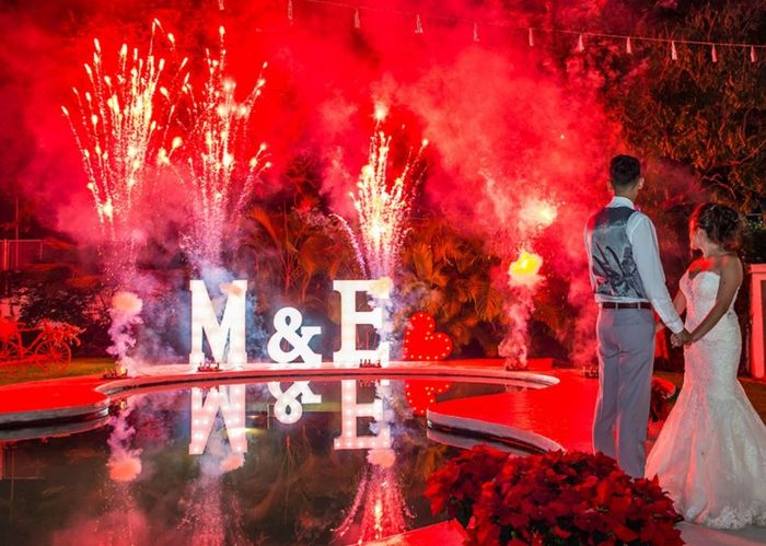 Juegos artificiales en tu boda 🎆🎇 4