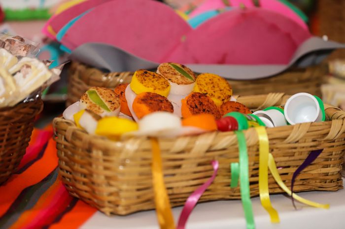 ¿Qué poner dentro de una piñata para despedida de soltera? 2