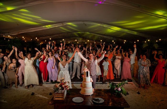 ¿Se puede romper la regla de no usar blanco o negro en una boda?❌ 5