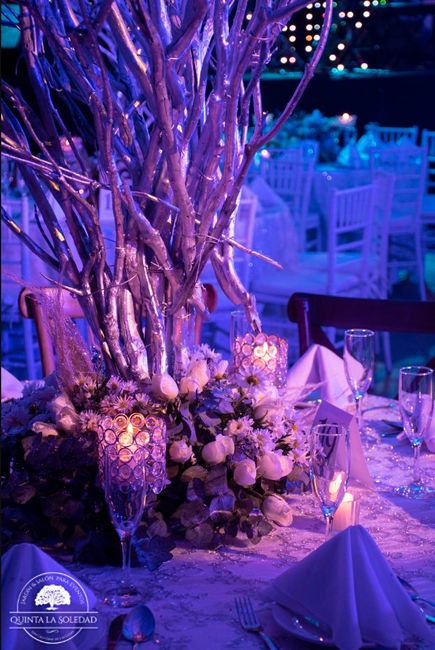 ¿Cómo hacer un centro de mesa para boda en navidad con flores naturales? 8