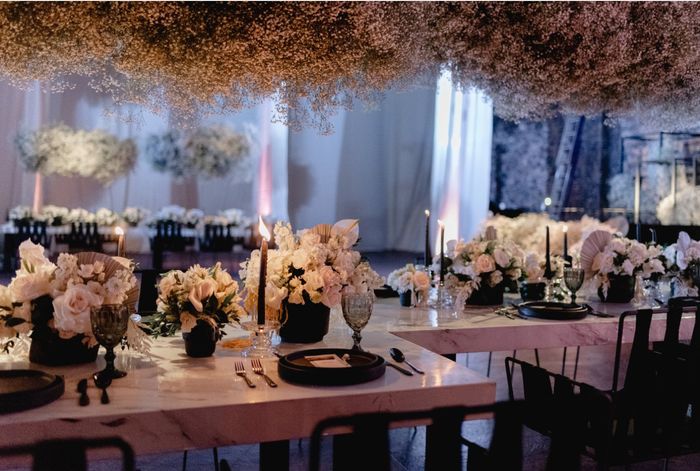¿Cómo hacer un centro de mesa para boda en navidad con flores naturales? 3