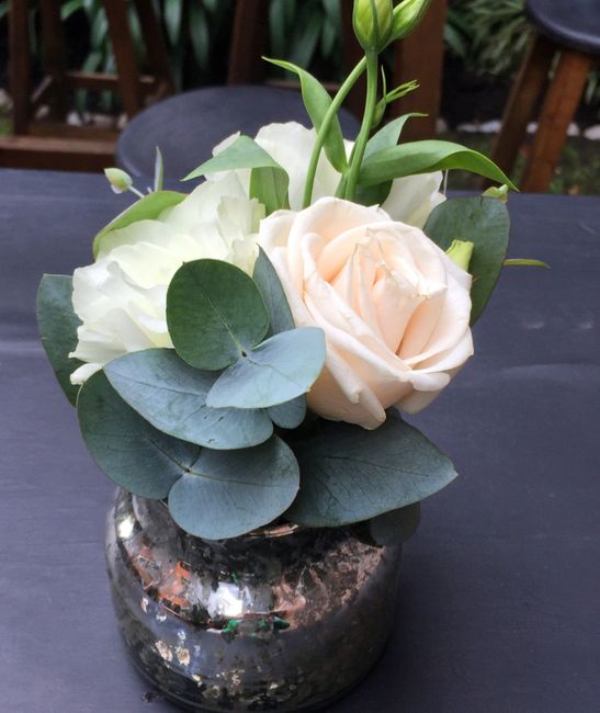 ¿Cómo hacer un centro de mesa para boda en navidad con flores naturales? 2