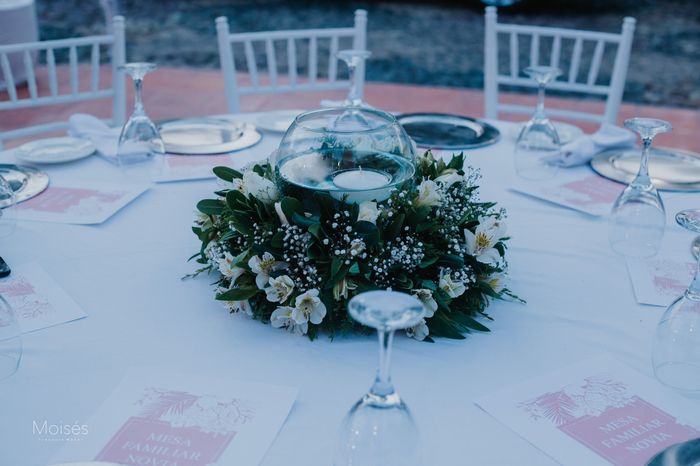 ¿Cómo hacer un centro de mesa para boda en navidad con flores naturales? 5