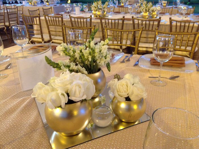 ¿Cómo hacer un centro de mesa para boda en navidad con flores naturales? 7