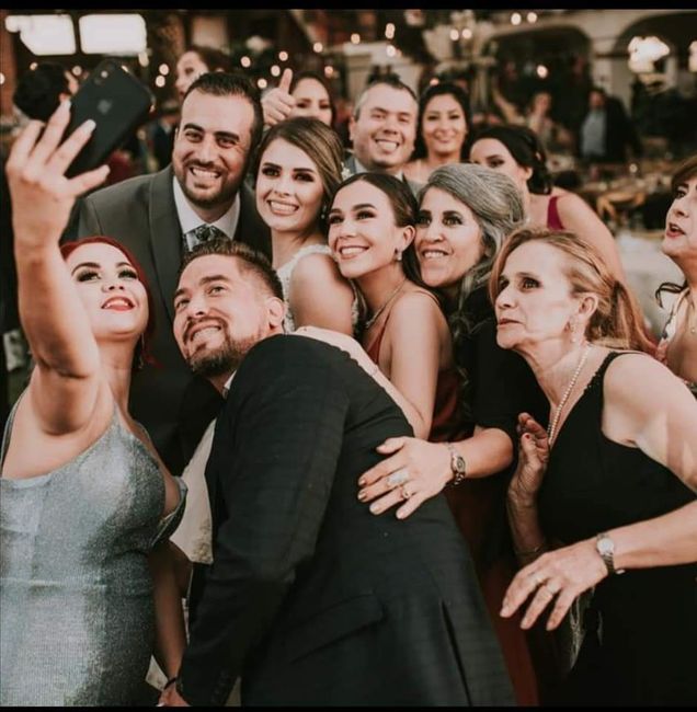 Una selfie para anunciar su compromiso ¡Digan 'Nos casamos' para la foto! 💍📸 - 1